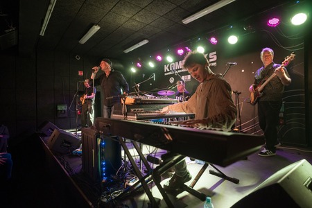 Preplet rocka in jazza z energijo vrhunske jazzovske zasedbe (7)